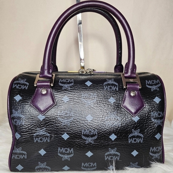 🔹️ MCM🔹️ Limited Edition  black Princess Lion Boston Bag ✨️🖤 - Picture 2 of 13